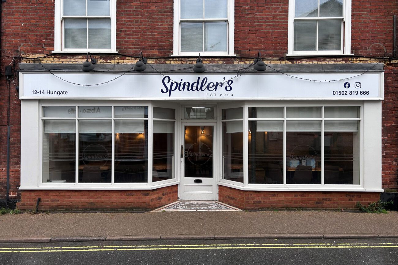 restaurant-front-signs