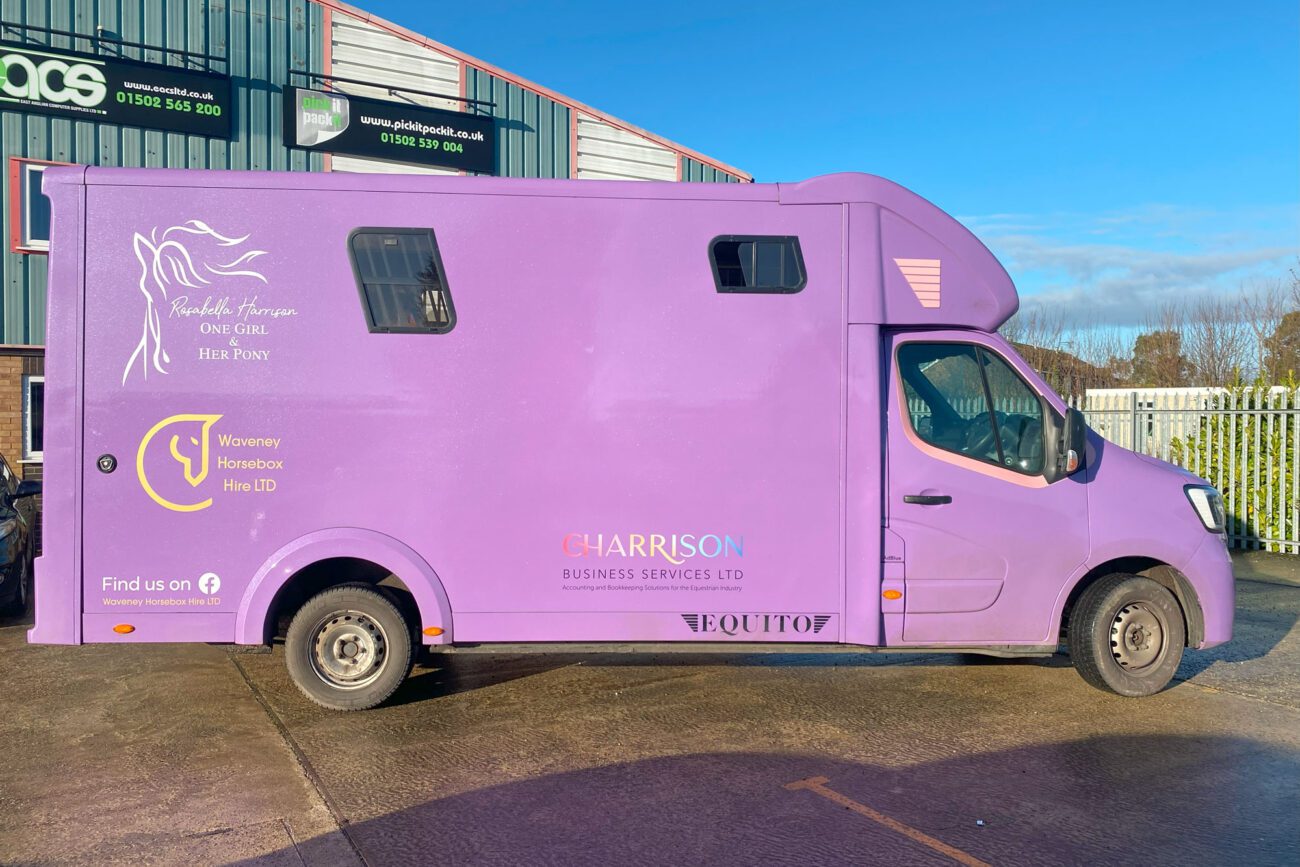horse-box-sign-writing-suffolk