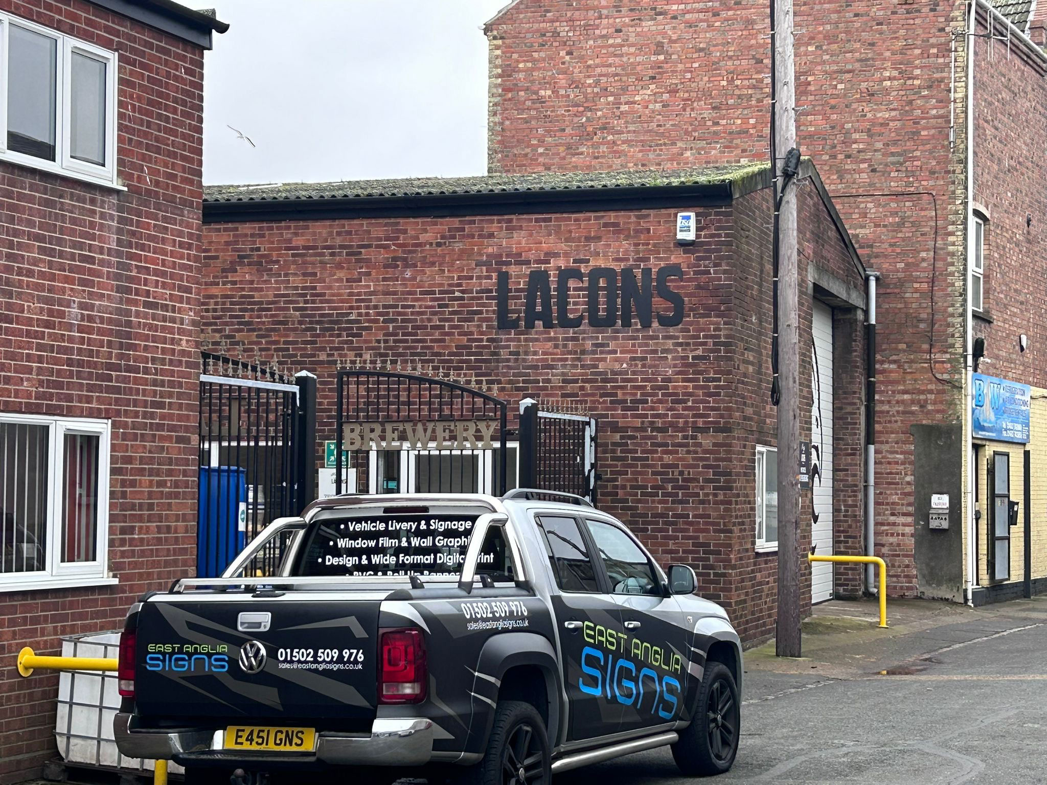 large-factory-signs-installtion-norfolk